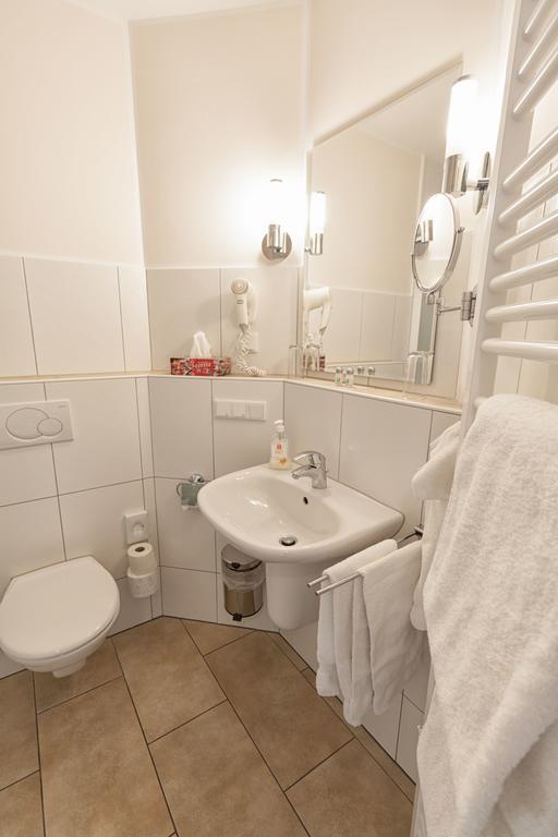 Double Room,424956570:JPEG